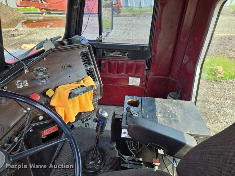 image for item EM7476 1985 Freightliner truck cab and chassis