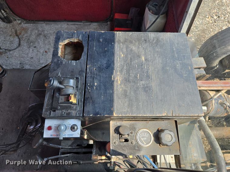 image for item EM7476 1985 Freightliner truck cab and chassis