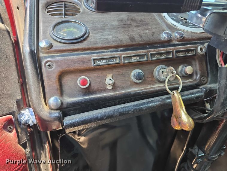 image for item EM7476 1985 Freightliner truck cab and chassis