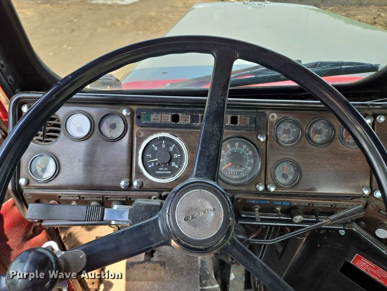 image for item EM7476 1985 Freightliner truck cab and chassis