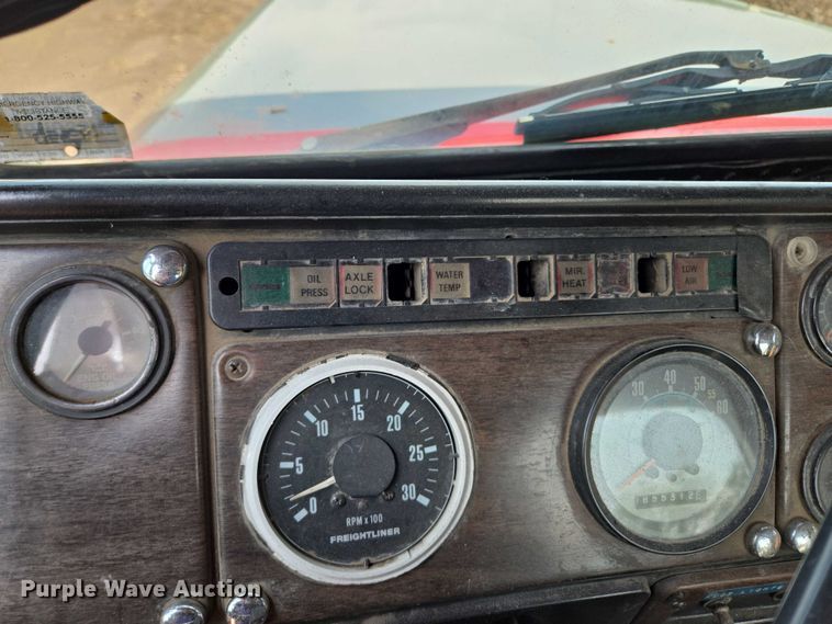 image for item EM7476 1985 Freightliner truck cab and chassis