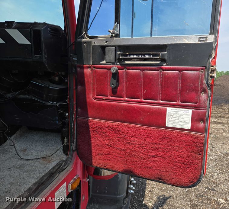 image for item EM7476 1985 Freightliner truck cab and chassis