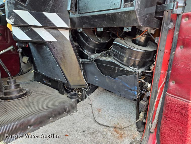 image for item EM7476 1985 Freightliner truck cab and chassis