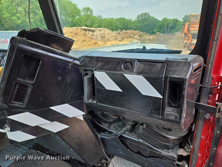 image for item EM7476 1985 Freightliner truck cab and chassis