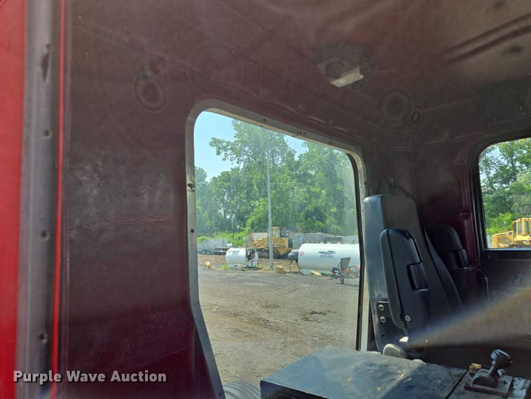 image for item EM7476 1985 Freightliner truck cab and chassis