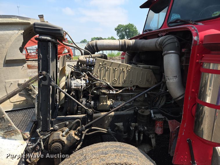 image for item EM7476 1985 Freightliner truck cab and chassis