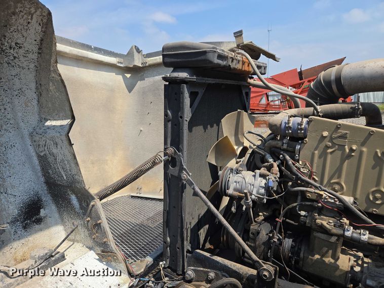 image for item EM7476 1985 Freightliner truck cab and chassis