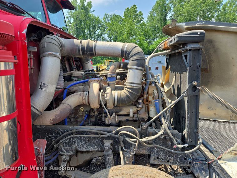 image for item EM7476 1985 Freightliner truck cab and chassis