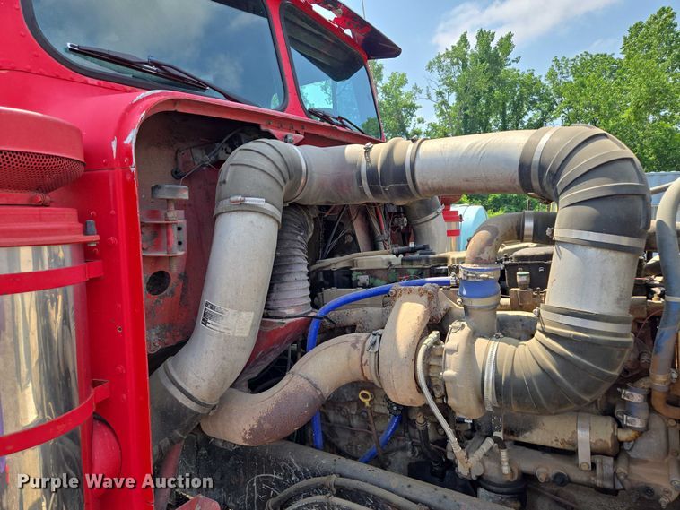 image for item EM7476 1985 Freightliner truck cab and chassis