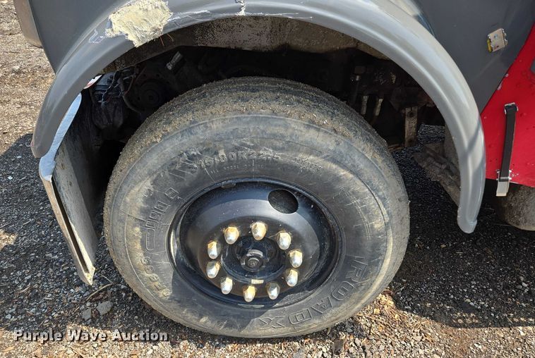 image for item EM7476 1985 Freightliner truck cab and chassis