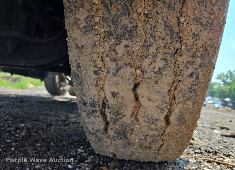 image for item EM7476 1985 Freightliner truck cab and chassis