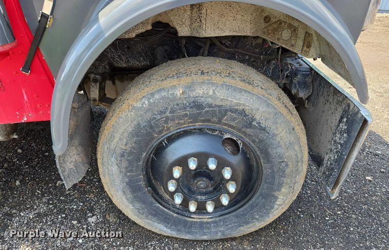 image for item EM7476 1985 Freightliner truck cab and chassis