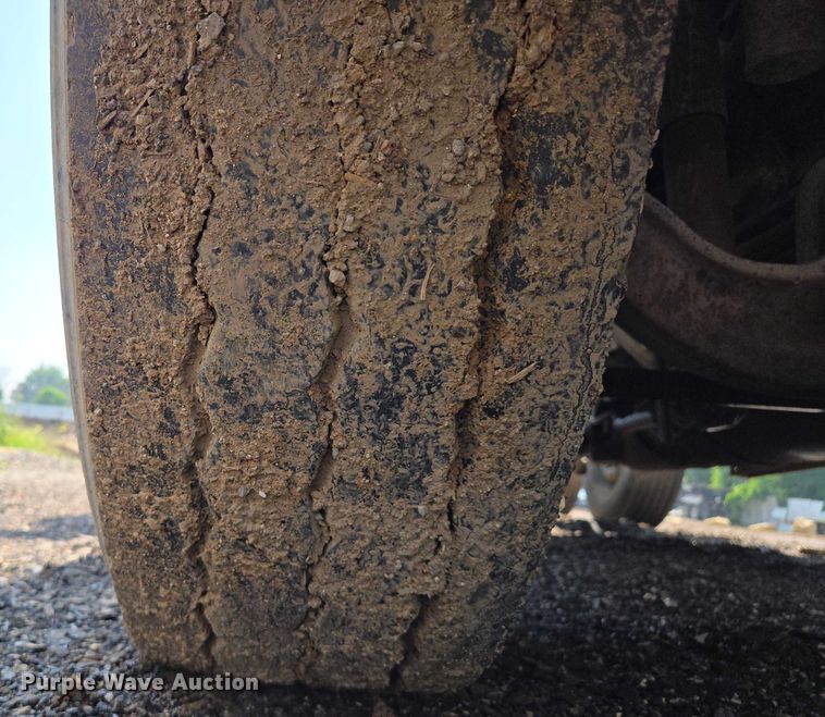 image for item EM7476 1985 Freightliner truck cab and chassis