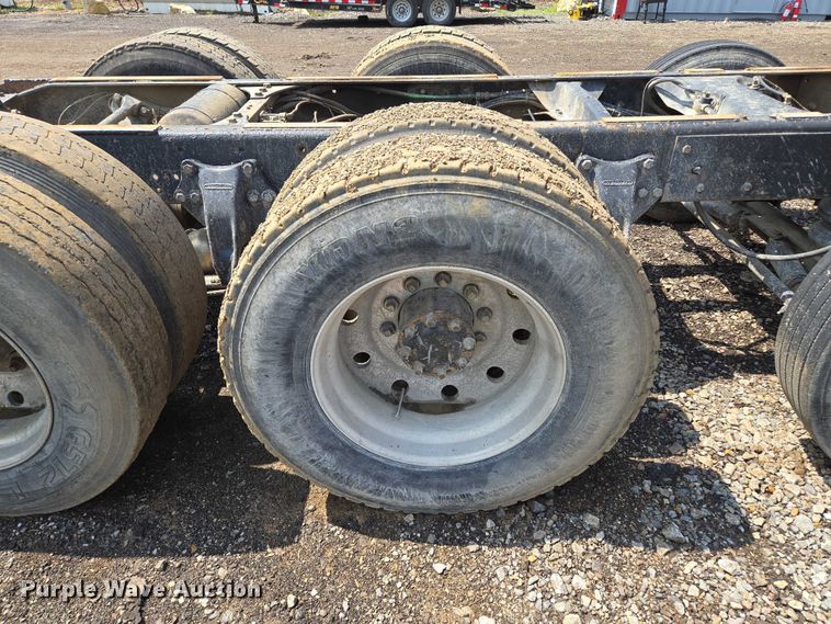 image for item EM7476 1985 Freightliner truck cab and chassis