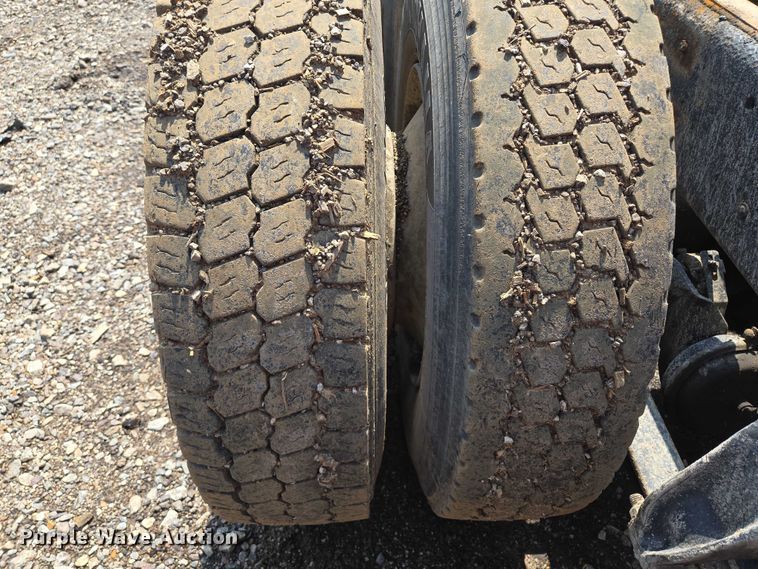 image for item EM7476 1985 Freightliner truck cab and chassis