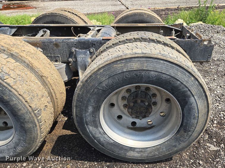 image for item EM7476 1985 Freightliner truck cab and chassis