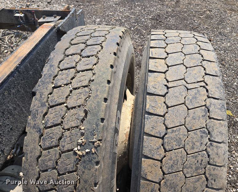 image for item EM7476 1985 Freightliner truck cab and chassis