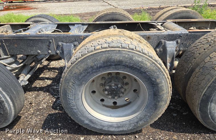 image for item EM7476 1985 Freightliner truck cab and chassis