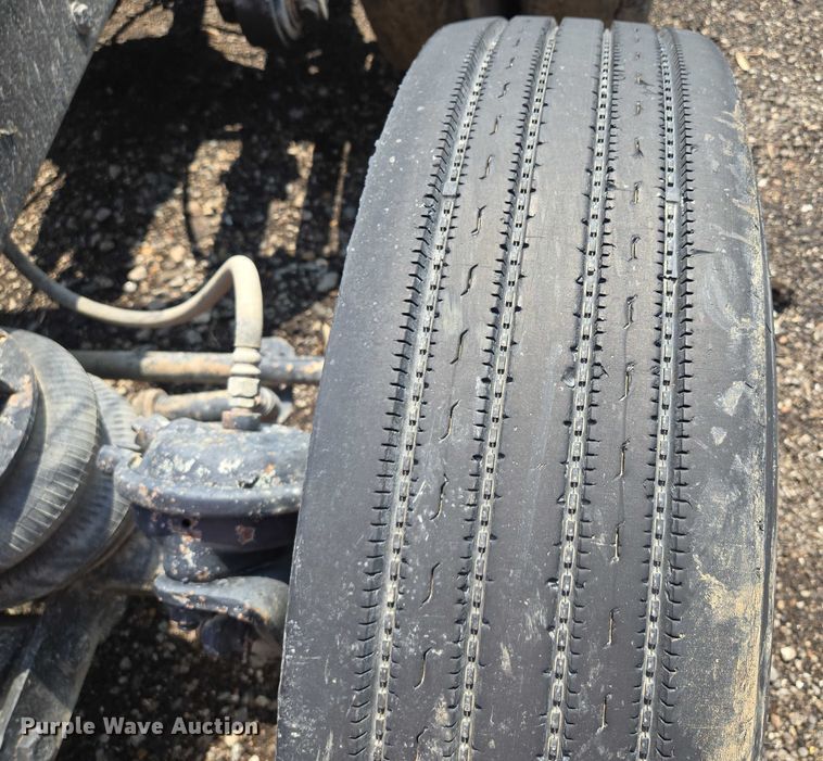 image for item EM7476 1985 Freightliner truck cab and chassis