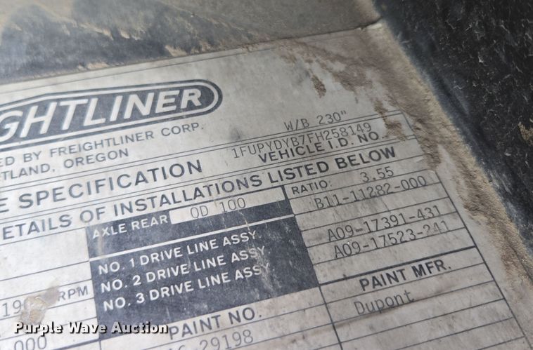 image for item EM7476 1985 Freightliner truck cab and chassis