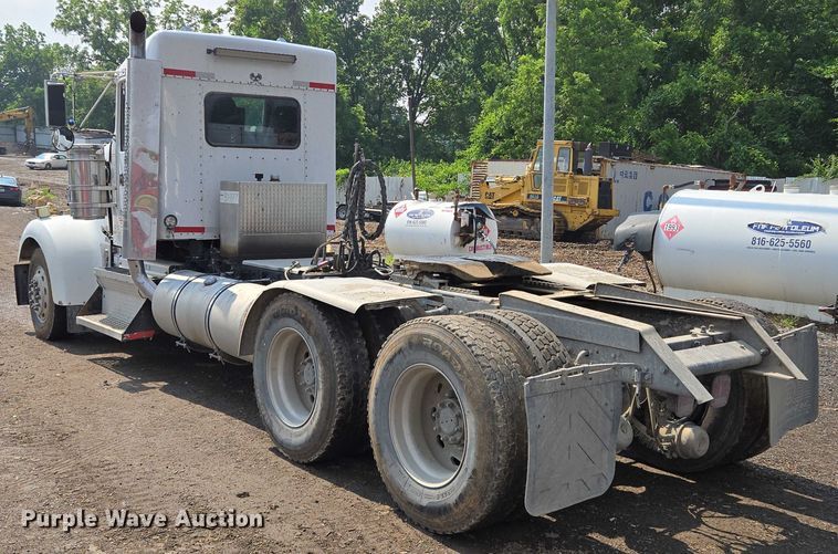 image for item EM7477 2001 Kenworth W900B semi truck