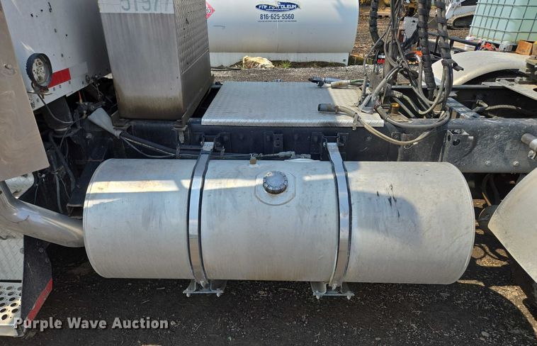 image for item EM7477 2001 Kenworth W900B semi truck