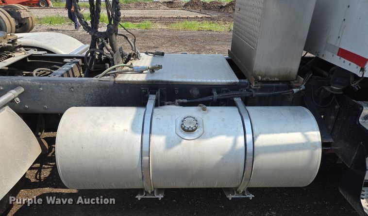 image for item EM7477 2001 Kenworth W900B semi truck