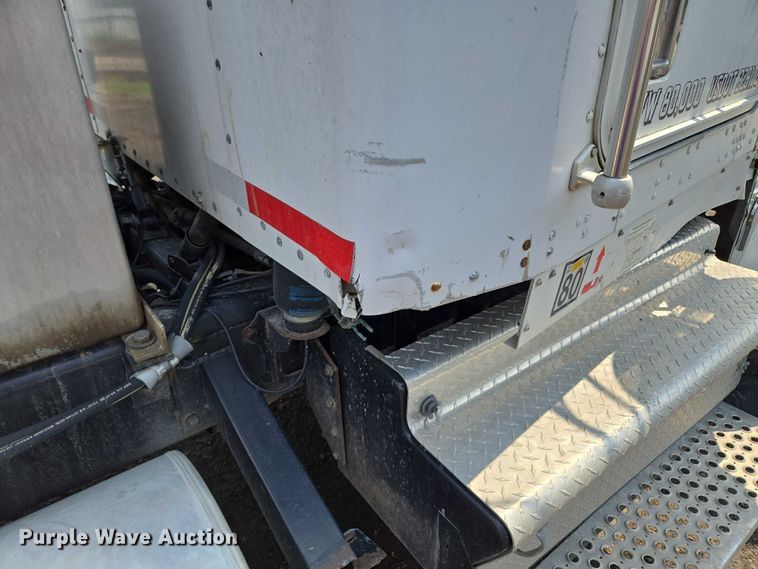 image for item EM7477 2001 Kenworth W900B semi truck