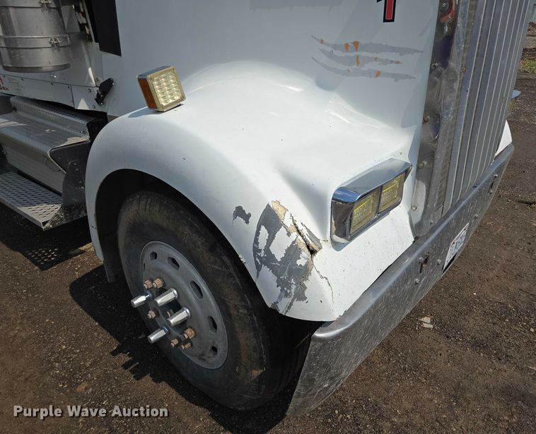 image for item EM7477 2001 Kenworth W900B semi truck