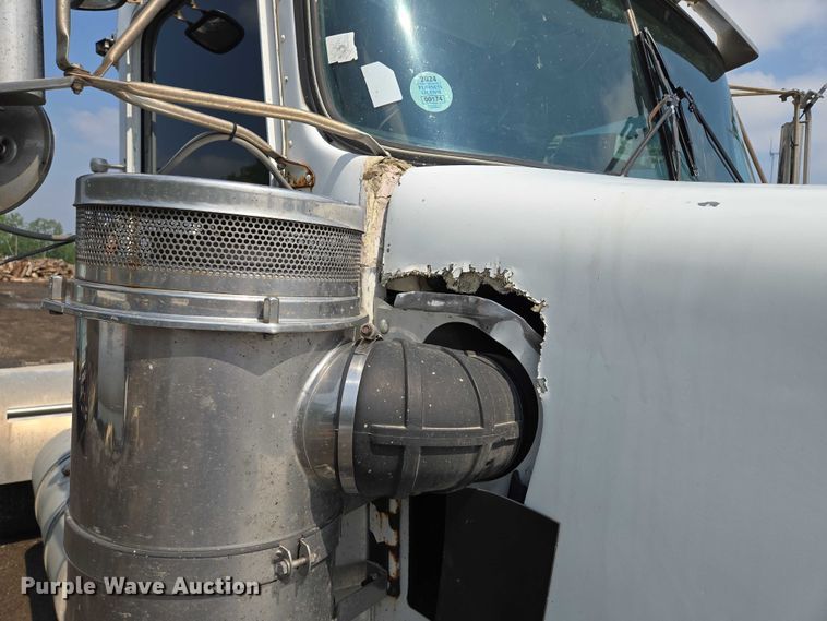 image for item EM7477 2001 Kenworth W900B semi truck