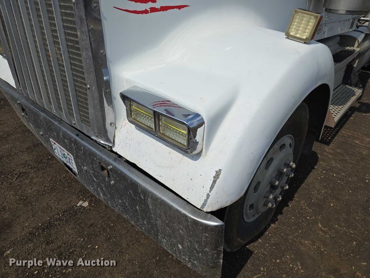 image for item EM7477 2001 Kenworth W900B semi truck