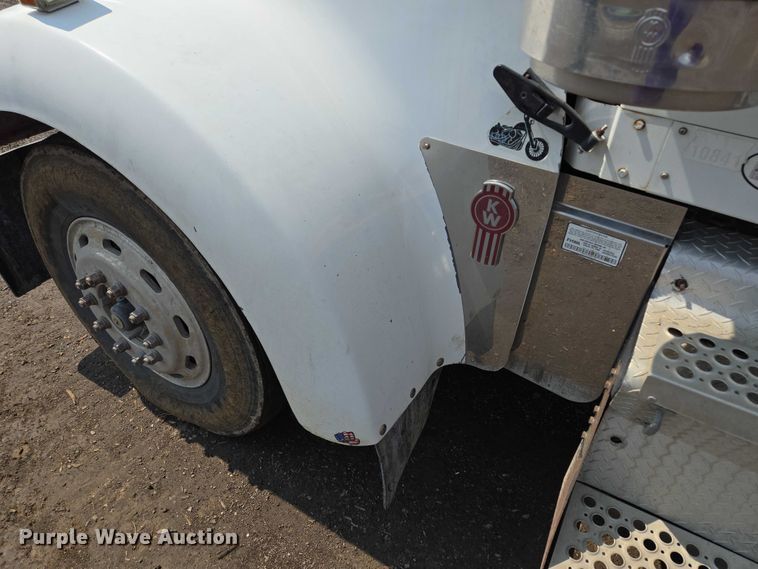 image for item EM7477 2001 Kenworth W900B semi truck