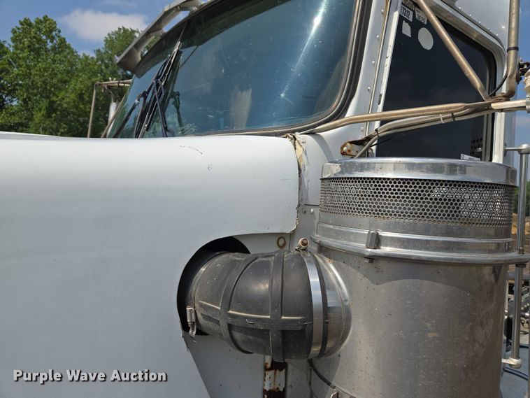 image for item EM7477 2001 Kenworth W900B semi truck