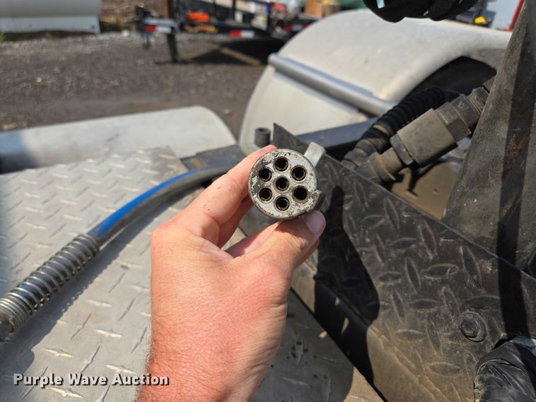 image for item EM7477 2001 Kenworth W900B semi truck