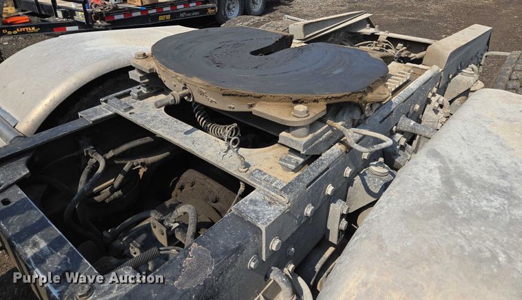 image for item EM7477 2001 Kenworth W900B semi truck