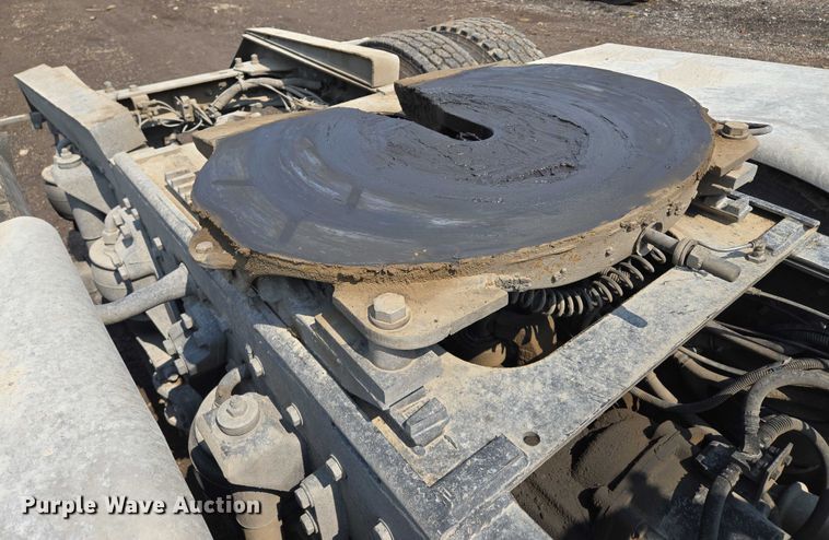 image for item EM7477 2001 Kenworth W900B semi truck