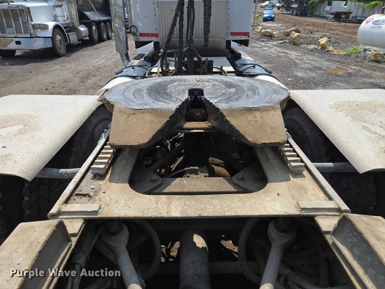 image for item EM7477 2001 Kenworth W900B semi truck