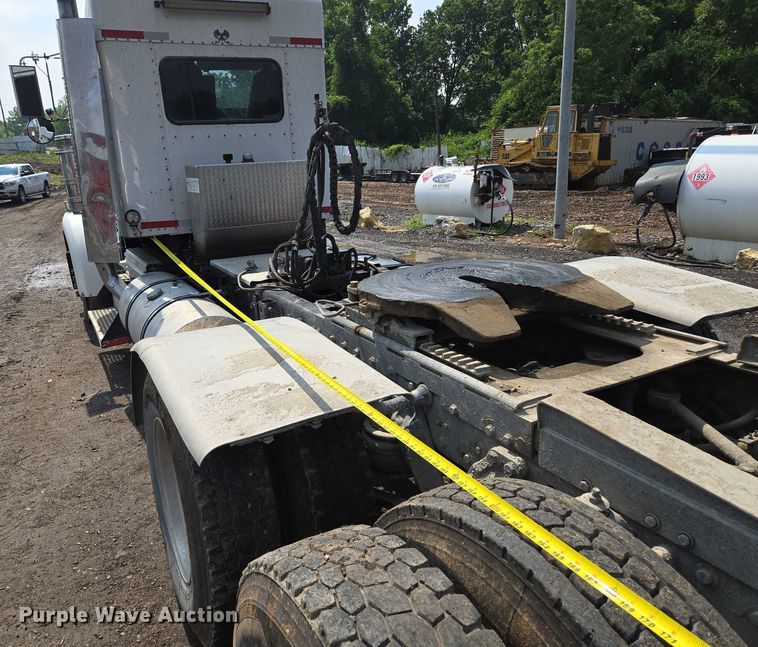 image for item EM7477 2001 Kenworth W900B semi truck