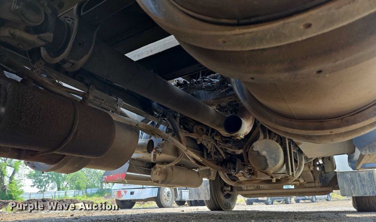 image for item EM7477 2001 Kenworth W900B semi truck