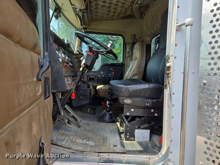 image for item EM7477 2001 Kenworth W900B semi truck