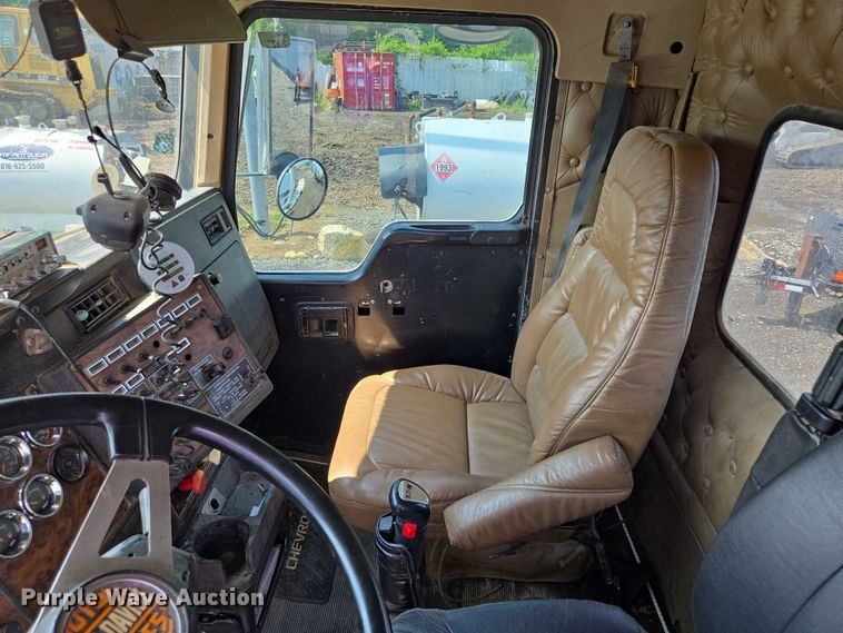 image for item EM7477 2001 Kenworth W900B semi truck