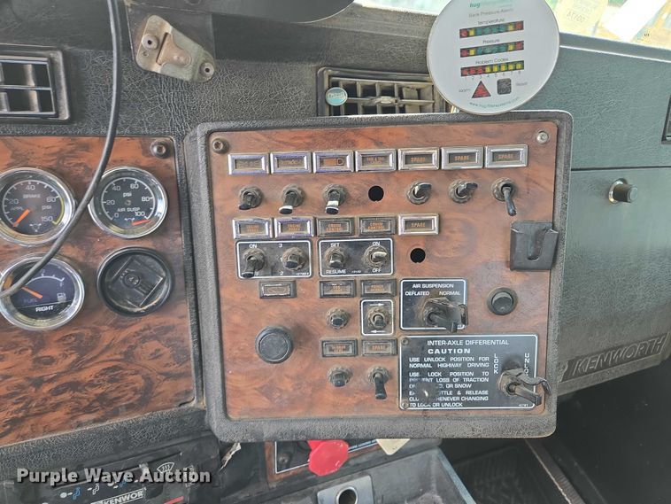 image for item EM7477 2001 Kenworth W900B semi truck