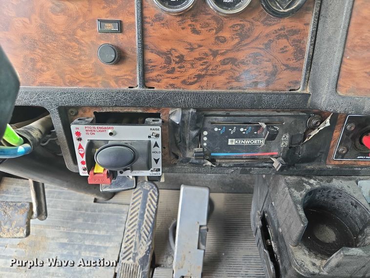 image for item EM7477 2001 Kenworth W900B semi truck