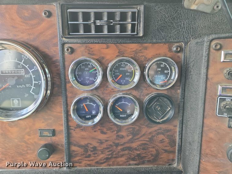 image for item EM7477 2001 Kenworth W900B semi truck