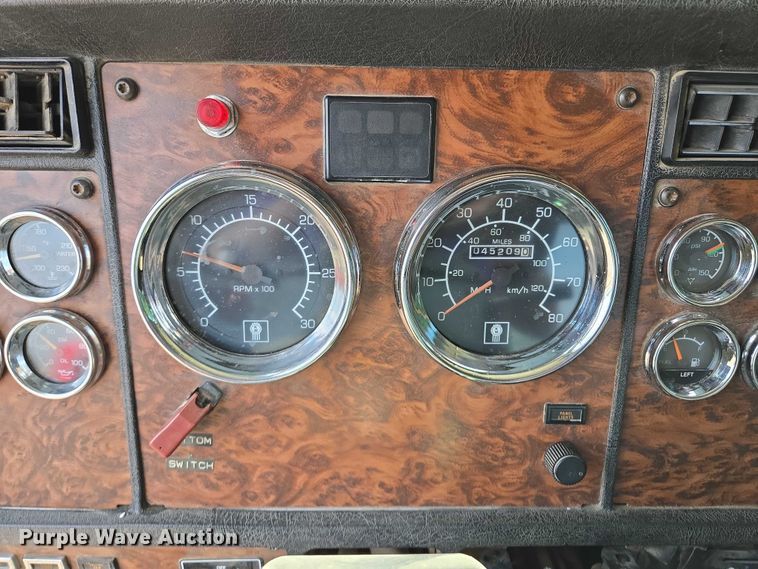 image for item EM7477 2001 Kenworth W900B semi truck