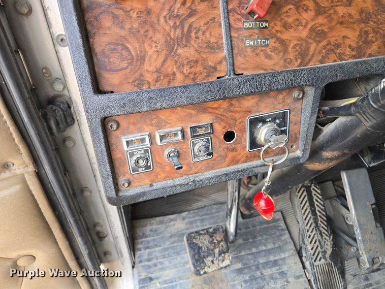 image for item EM7477 2001 Kenworth W900B semi truck