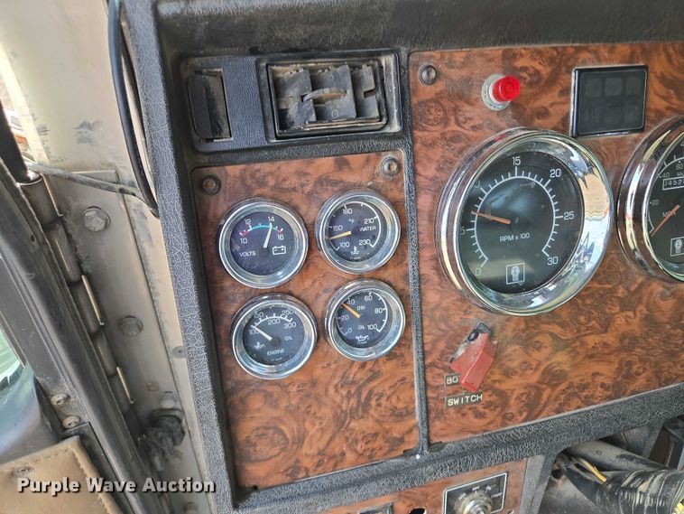 image for item EM7477 2001 Kenworth W900B semi truck