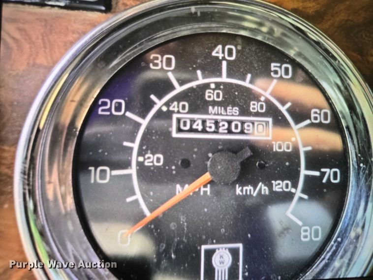 image for item EM7477 2001 Kenworth W900B semi truck