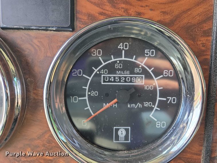 image for item EM7477 2001 Kenworth W900B semi truck