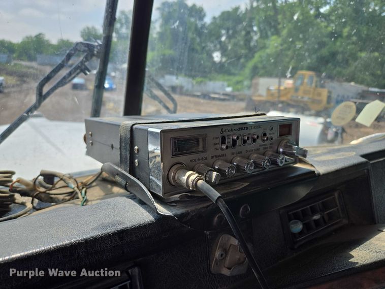 image for item EM7477 2001 Kenworth W900B semi truck